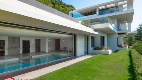 piscine intérieure mi ouverte