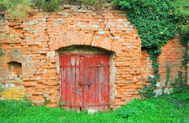 cave naturelle dans son jardin en terre