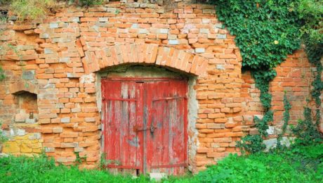 cave naturelle dans son jardin en terre