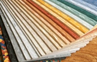 Un éventail de différents linoléums