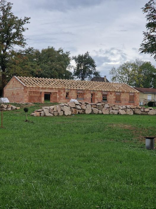 Bonjour, après presque 2 mois depuis la livraison de la charpente, elle est en c