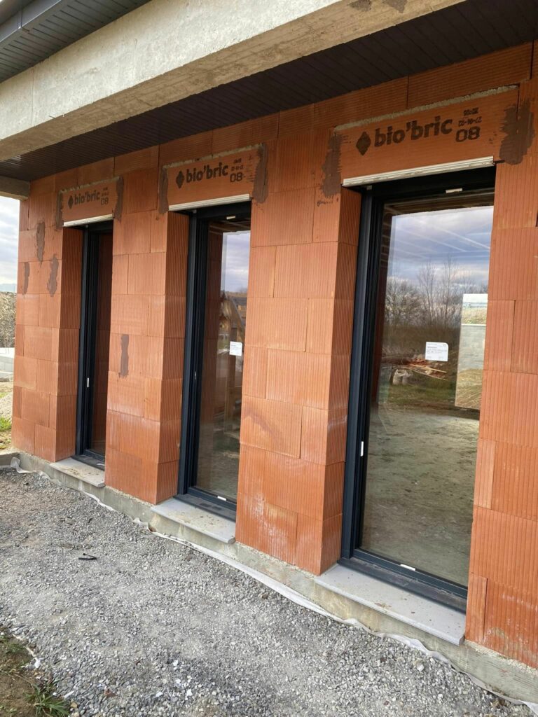 Bonjour à tous, 
 Nous sommes enfin HE/HA, notre CDT nous a dit que le délai aller être dépassé... 
 Cela fait 1 an que le début du chantier a commencé 
 Bonne construction à tous
