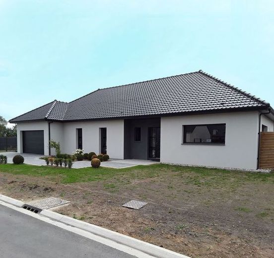 Bonjour a tous, est-ce que dans ce groupe des personnes aurait fait une construction type '' toit 4 pans " plain pied, avec une surface habitable au alentours de 150 m2?En vous remerciant par avance 
