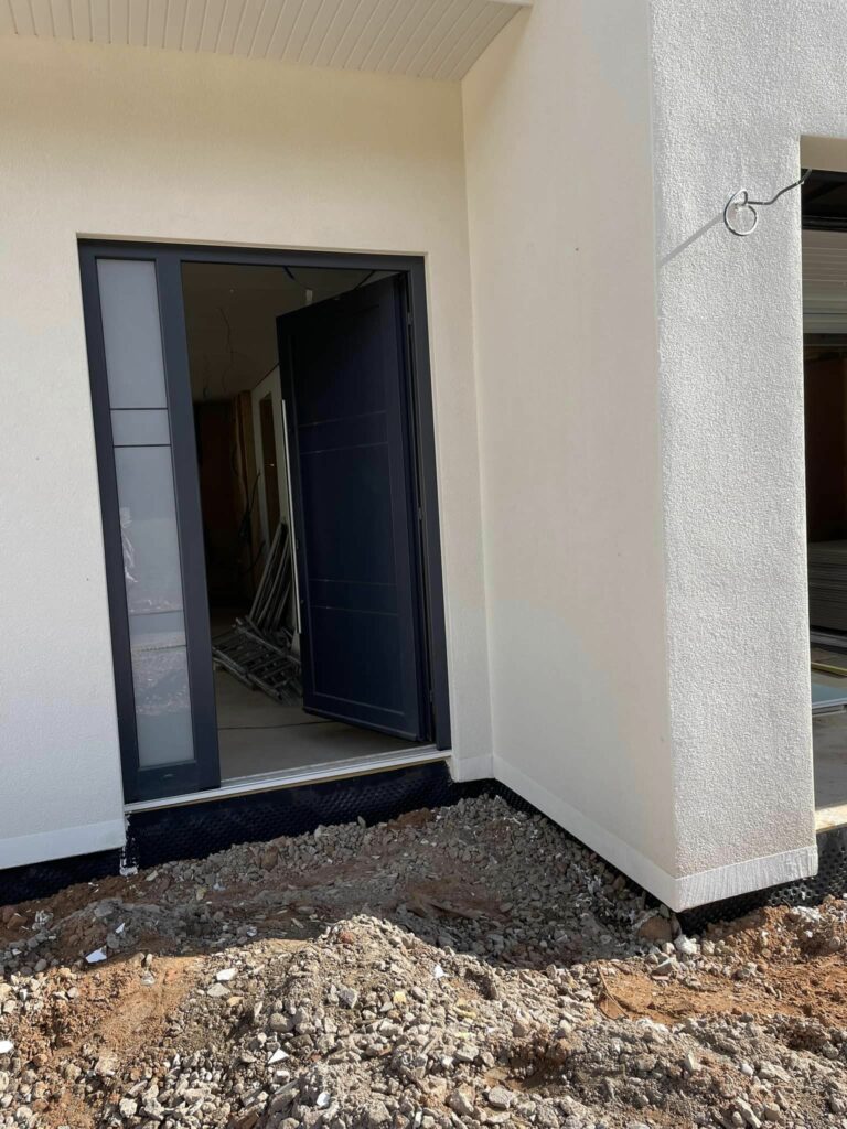 Bonsoir,
 Nous sommes en construction et avons un doute sur la conformité de la façade. Nous avons une maison en ossature bois.
 Qu’en pensez-vous ?
 Je suis preneuse de vos avis 
 Merci beaucoup! Bel