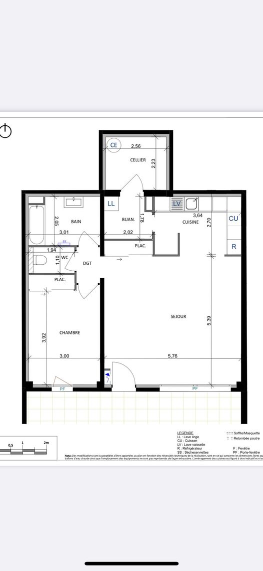 Bonjour à tous … nous avons vu un appartement t2 de 74m2  sur plan… On aimerait créer une vrai deuxième chambre mais ça me semble un peu compliqué vous en pensez quoi ? Que veut dire le symbole flèche