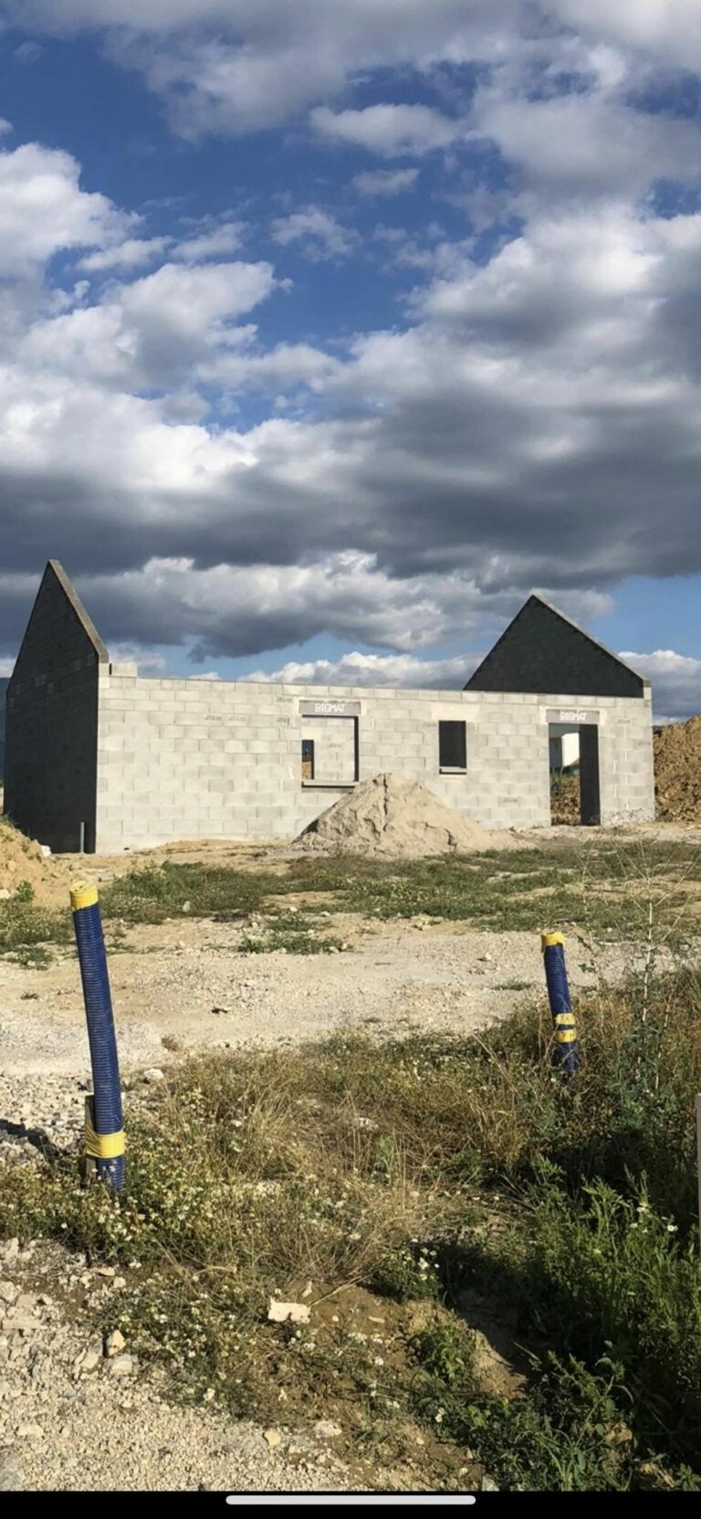 expérimenté depuis plus de 20ans dans le domaine de la maçonnerie rénovation terrassement  je vous propose mes service  

Maisons neuves & Rénovation & agrandissement 
Dallage 
Escalier en béton 
Plan