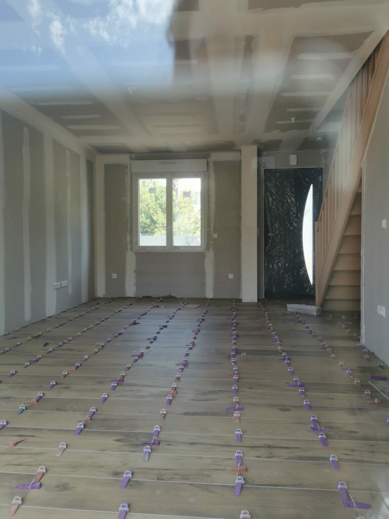 Bonjour,
Nous faisons construire et le chantier touche bientôt à sa fin. Nous at
